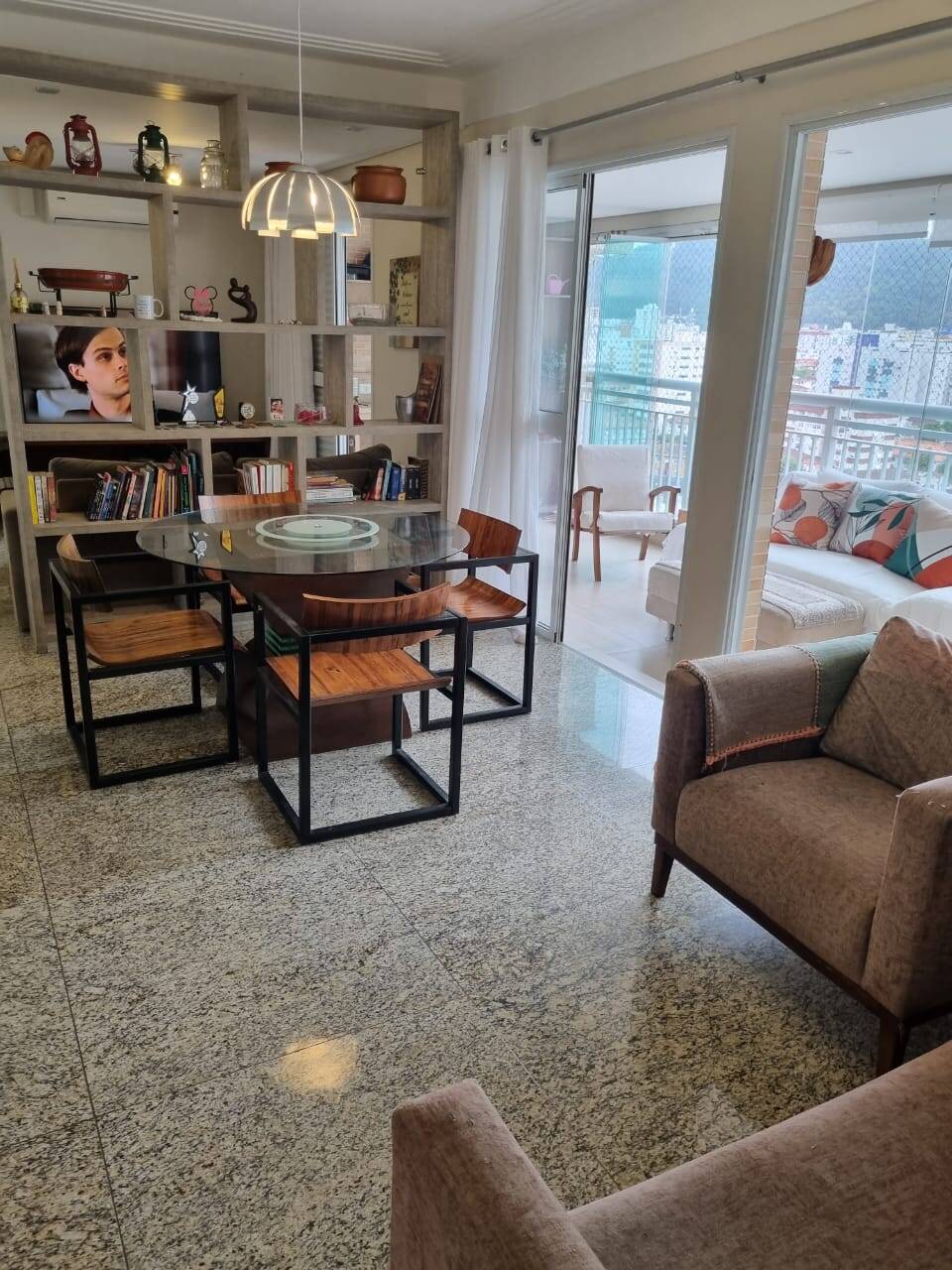 #2433-E - Apartamento para Venda em Santos - SP