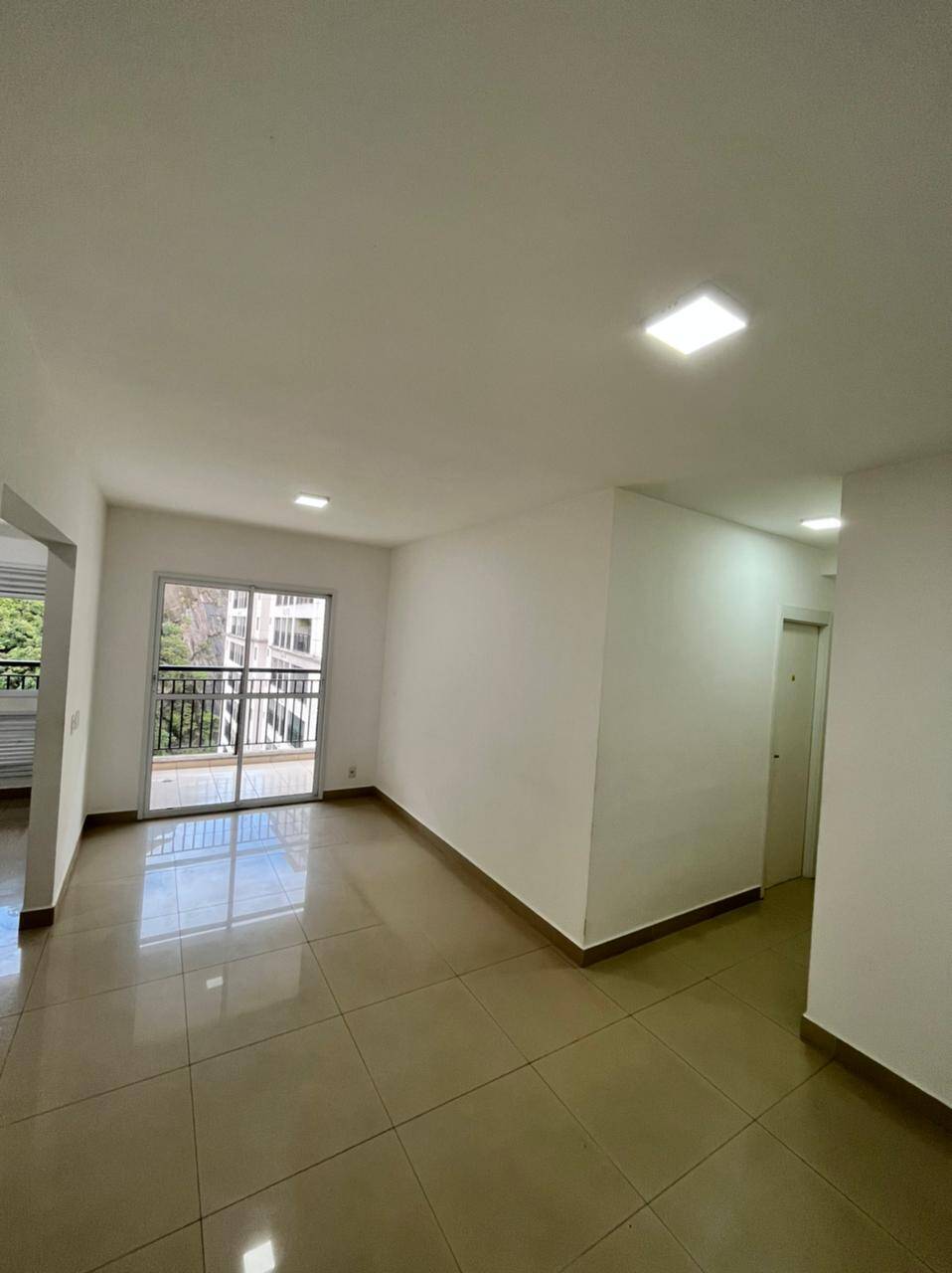 #2571-E - Apartamento para Venda em Santos - SP