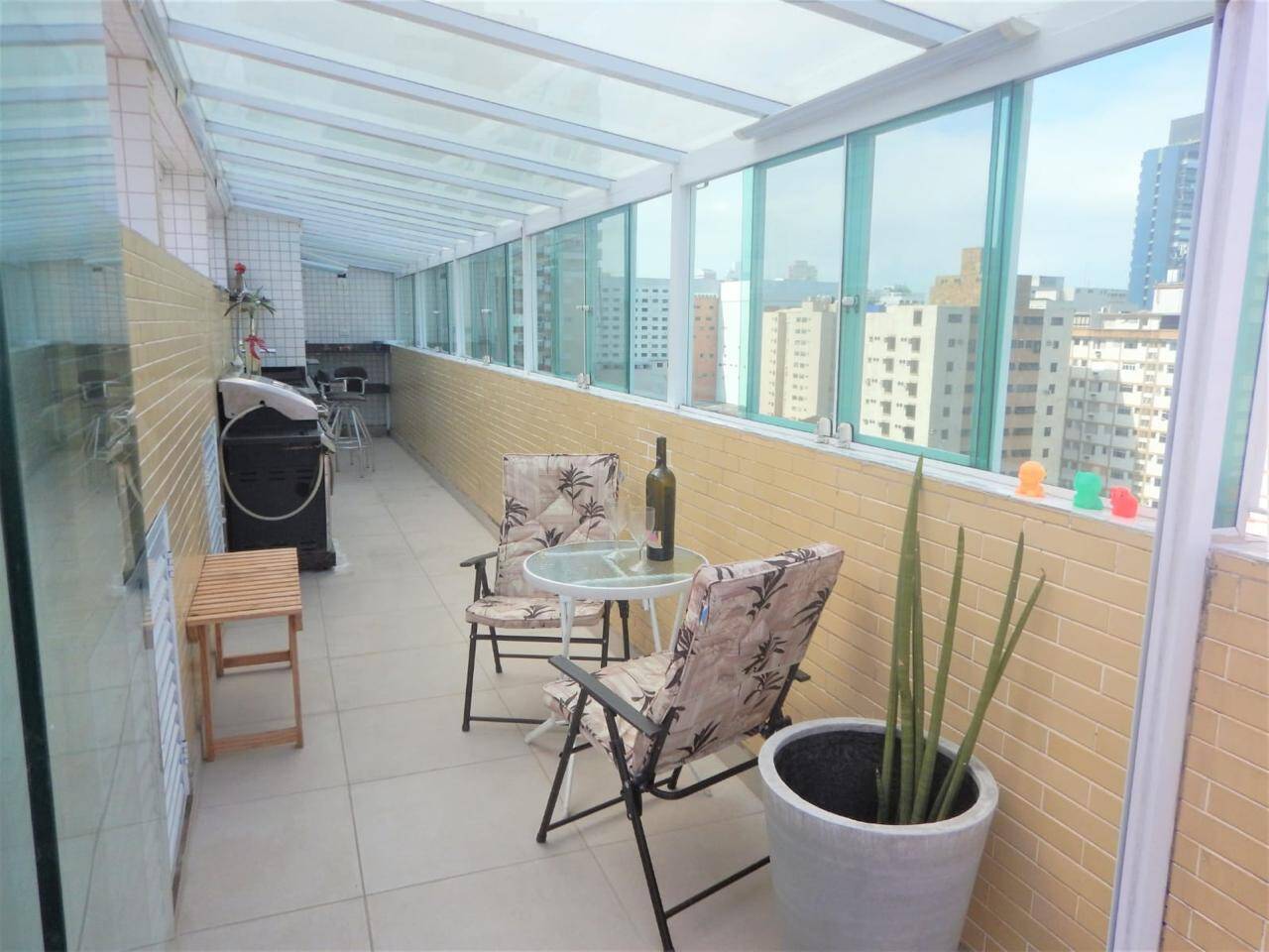 #2579-G - Apartamento para Venda em Santos - SP