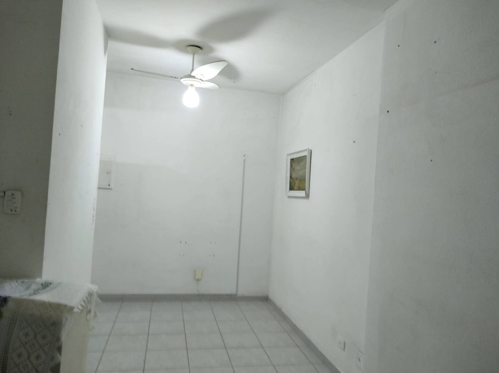#2602-A - Sala Living para Venda em Santos - SP