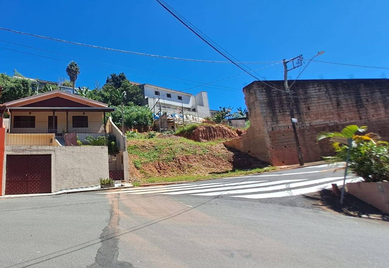 #2696-G - Casa para Venda em Águas de Lindóia - SP