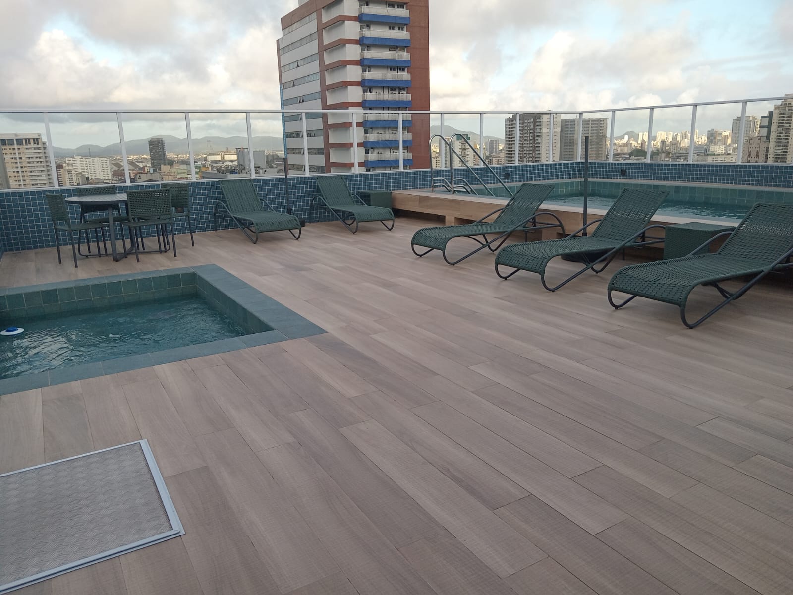 #2745 - Apartamento para Locação em Santos - SP